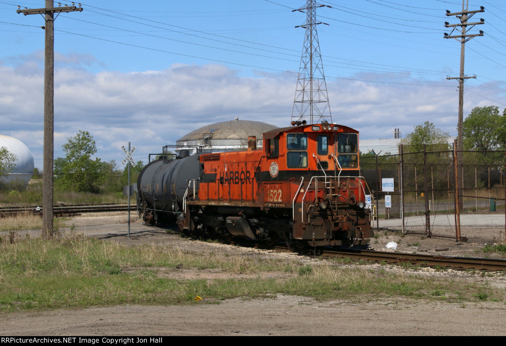 IHB 1522 works hard as it shoves the 114 Job ahead